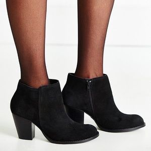 EUC Seychelles Clavichord Suede Ankle Booties